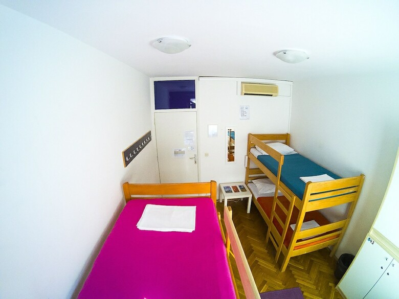 Hostal Whole Wide World Hostel & Bar