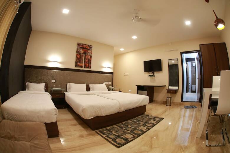 Breeze Suites Transit Hotel