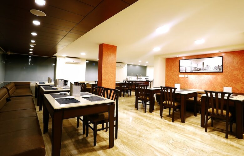 Breeze Suites Transit Hotel