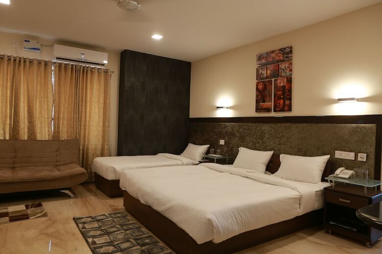 Breeze Suites Transit Hotel