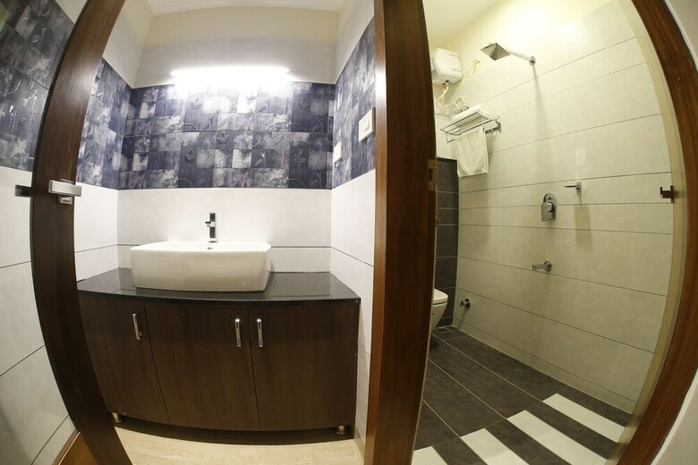 Breeze Suites Transit Hotel