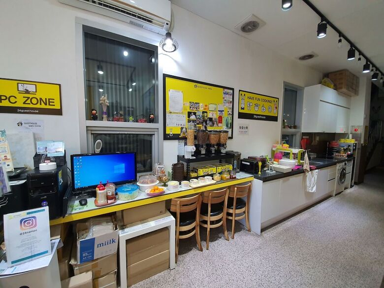 Hotel 24 Guesthouse Nampo Station