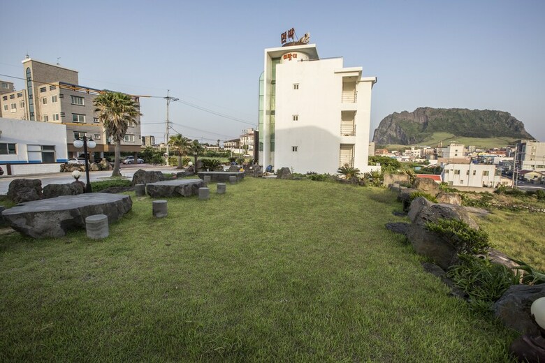 Seongsan Sunrise Pension
