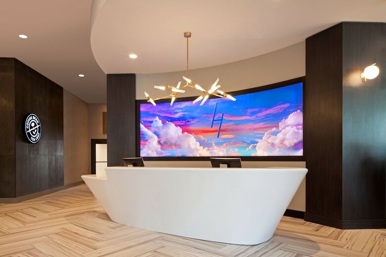 H Hotel Los Angeles, Curio Collection By Hilton