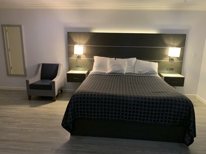 Hotel Mirage Inn And Suites