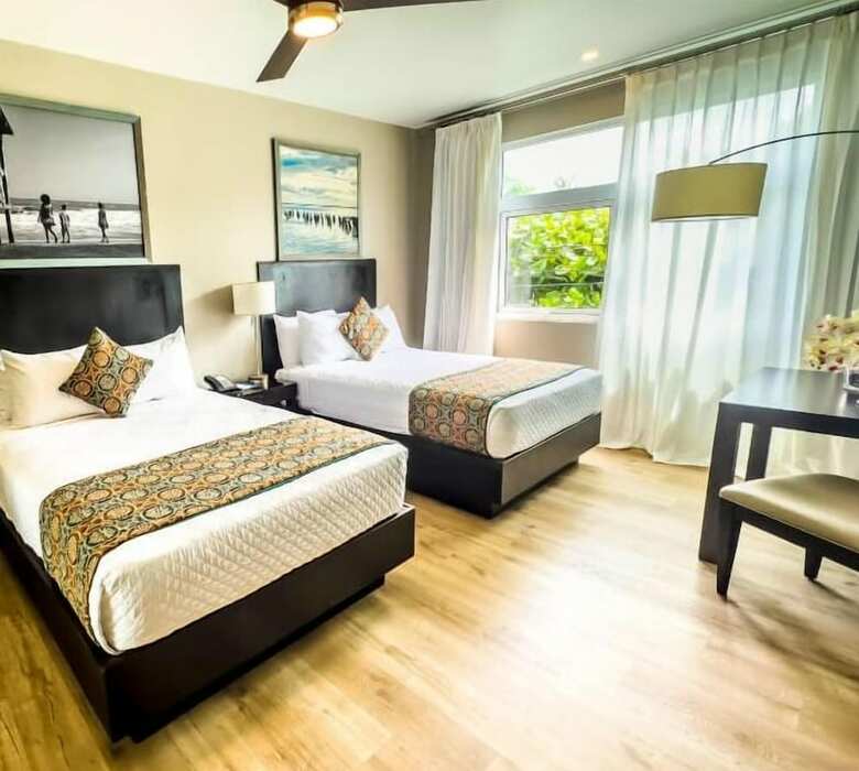 R Hotel Kingston