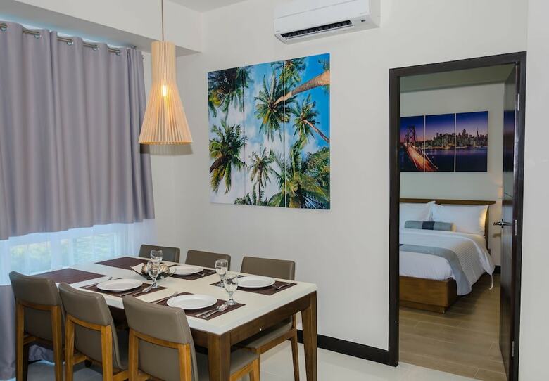 Aparthotel Csuites At 8 Newtown Residences