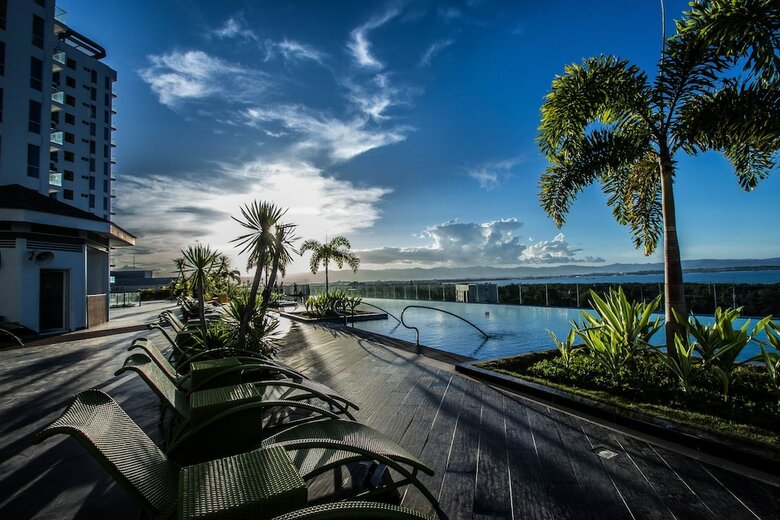 Aparthotel Csuites At 8 Newtown Residences