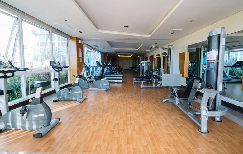 Aparthotel Csuites At 8 Newtown Residences