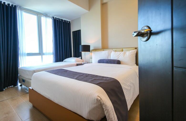 Aparthotel Csuites At 8 Newtown Residences