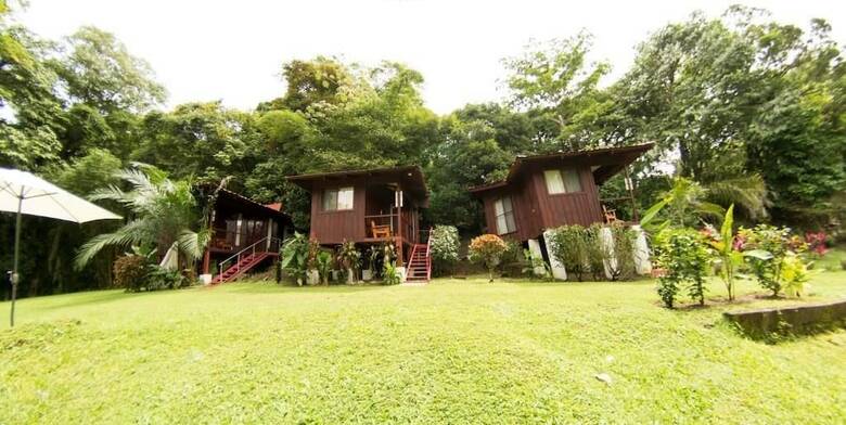 Hostal Manuel Antonio Hostel Resort