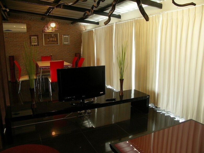 Hotel Suan Muang Porn