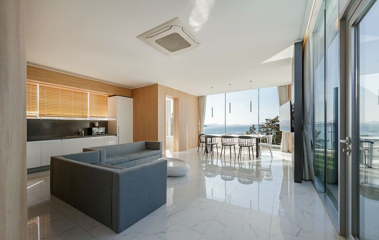 La Terrace Club Hotel & Villa