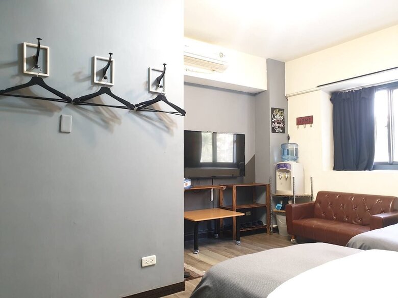 Hotel Meow Meow Hostel
