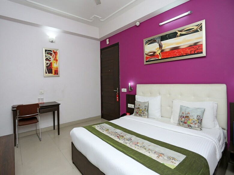 Hotel Oyo 8536 Azad Square
