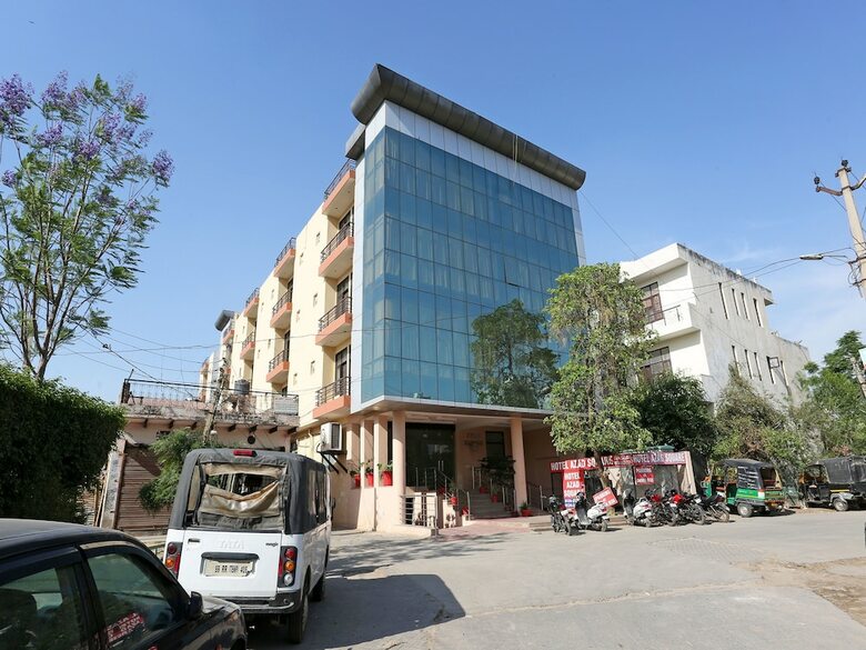 Hotel Oyo 8536 Azad Square