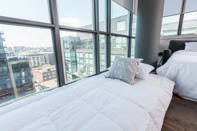 Applewood Suites - 2 Bdrm King & Spadina