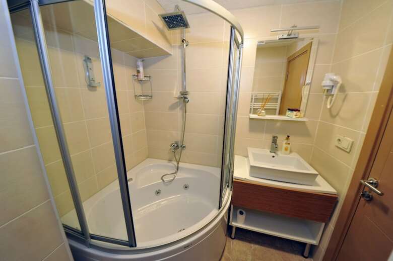 Hotel Aiza Suites
