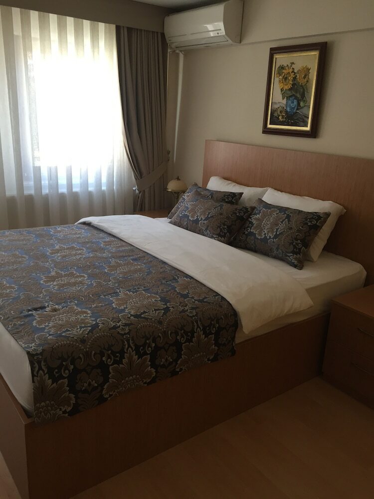 Hotel Aiza Suites