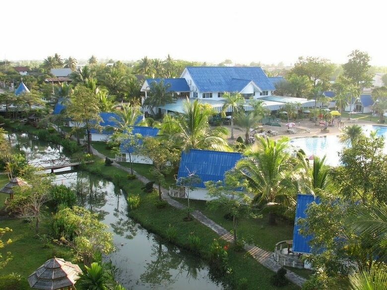 Castle Howchow Beach Resort Hotel