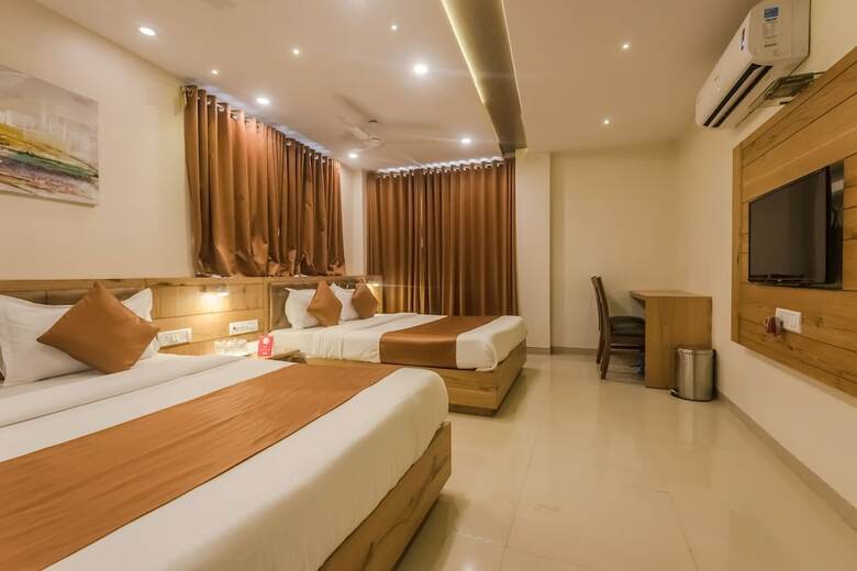 Oyo 8490 Hotel Grandeur