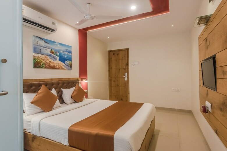 Oyo 8490 Hotel Grandeur