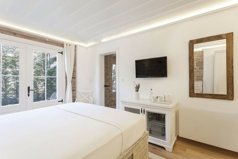 Hotel Cunda Pur Beyaz Otel
