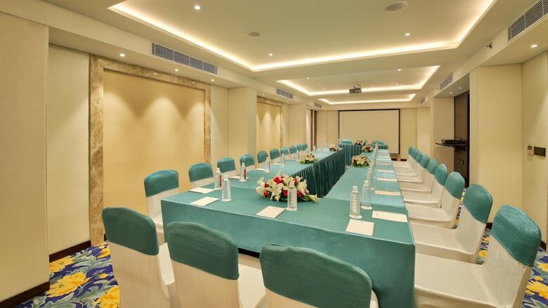 Hotel Golden Tulip Essential Jaipur