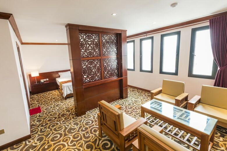 Hoang Trung Co To Hotel