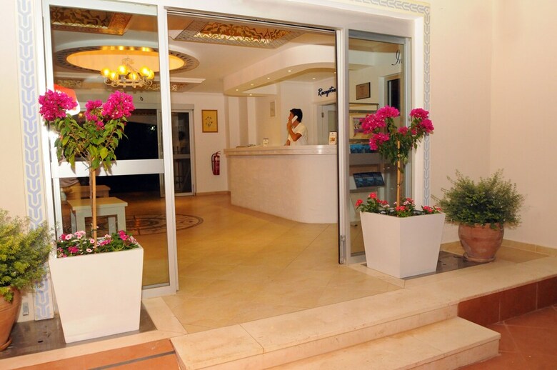 Sea Breeze Hotel & Apartments
