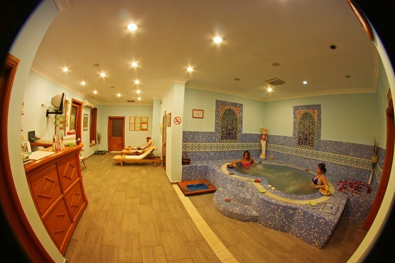 Sea Breeze Hotel & Apartments