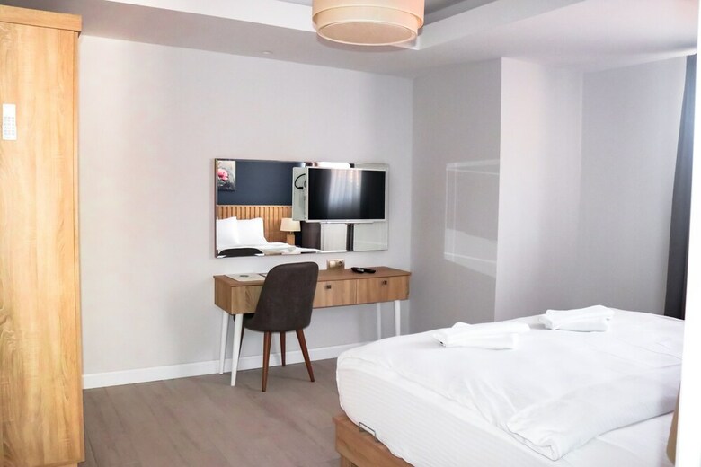 Sea Breeze Hotel & Apartments