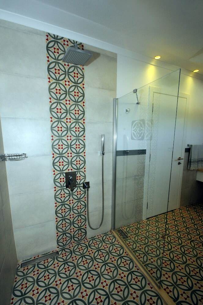 Sea Breeze Hotel & Apartments