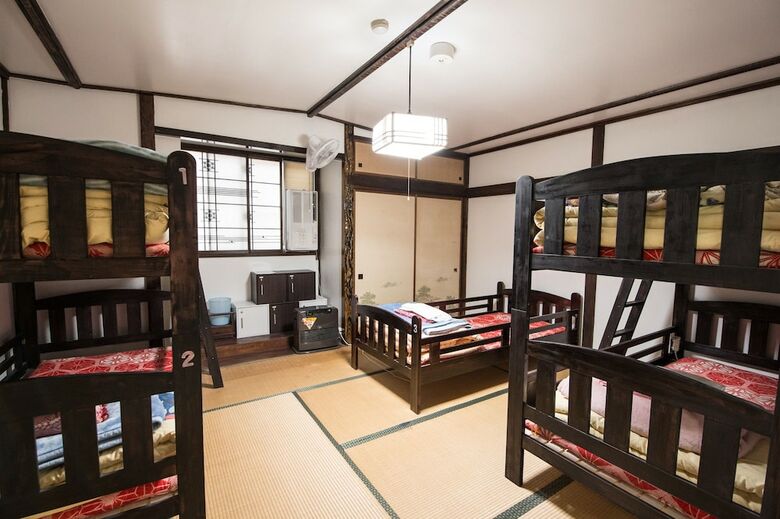 Hostal Sansan -cafe And Bar & Backpackers-
