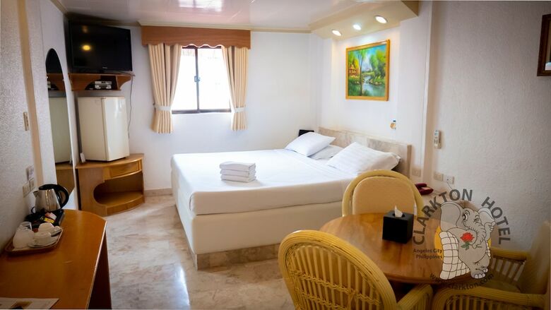 Clarkton Hotel