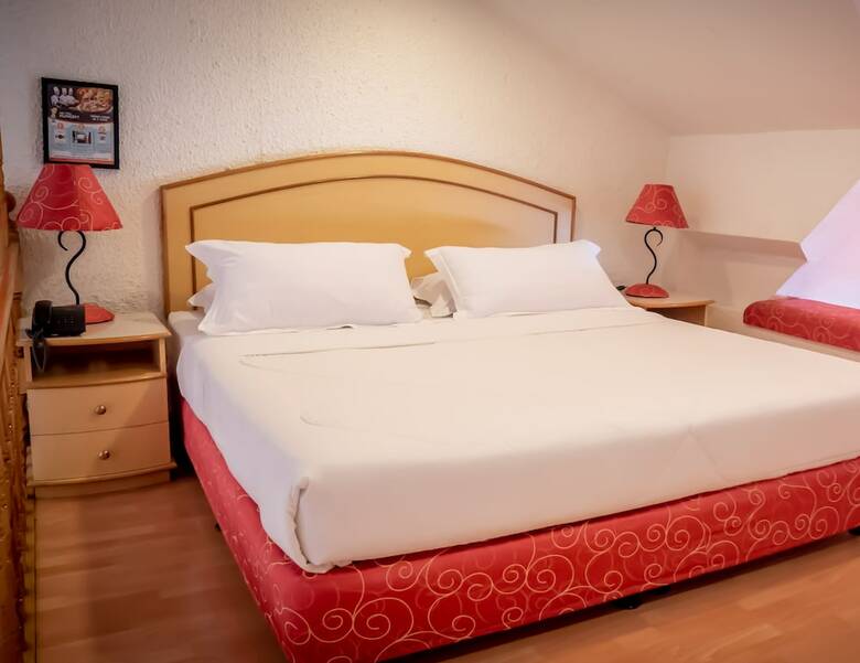 Clarkton Hotel