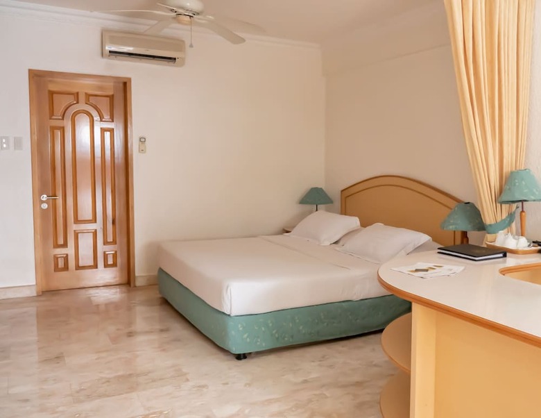 Clarkton Hotel