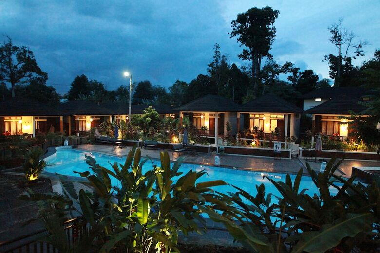 Green Tropical Village Hotel & Resort
