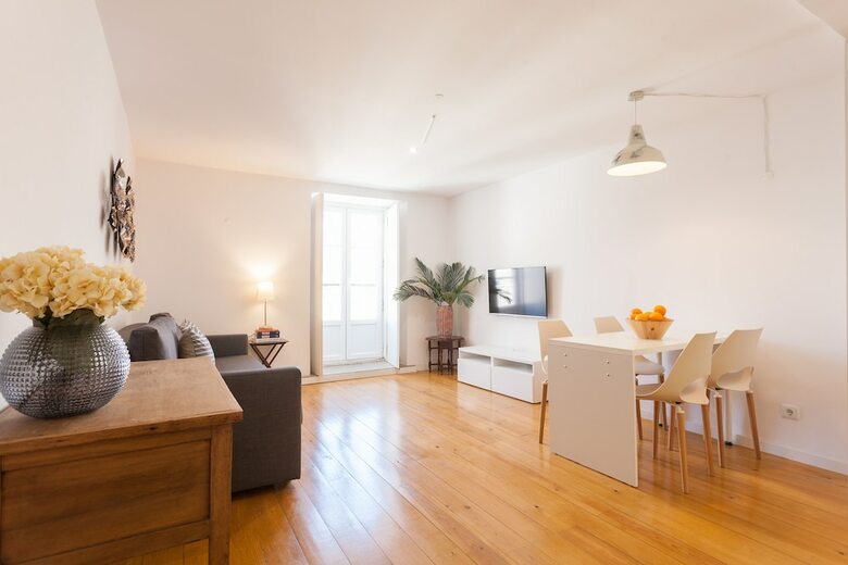 Moniz Blue One-bedroom Apartment - By Lu Holidays