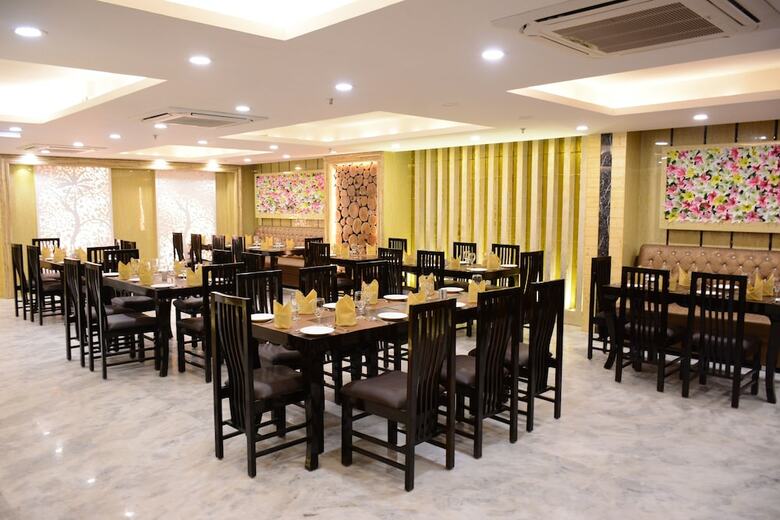 Hotel S. K Crown Park Naraina