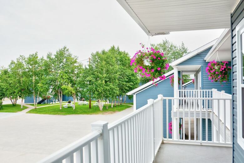 Hotel Royal Inn & Suites