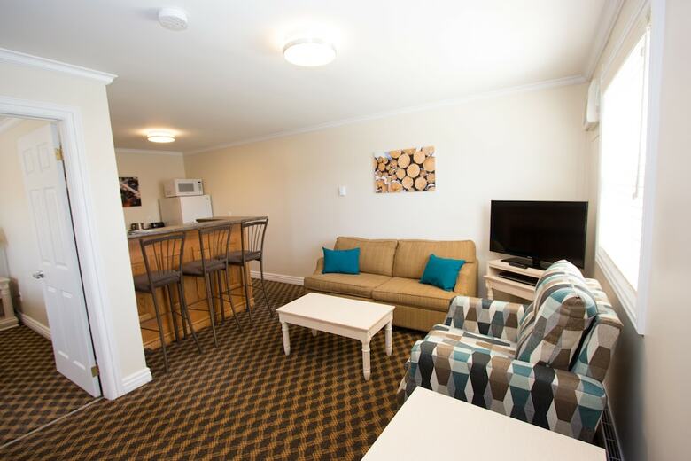 Hotel Royal Inn & Suites