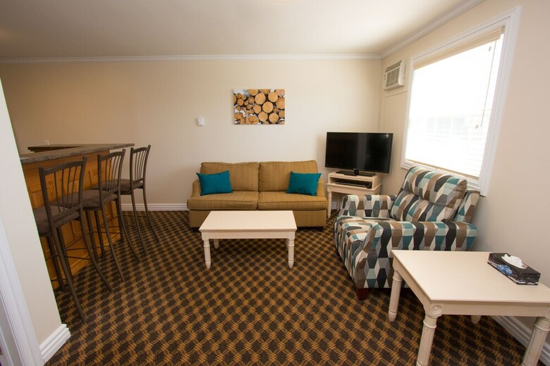 Hotel Royal Inn & Suites