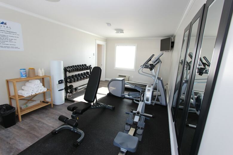 Hotel Royal Inn & Suites