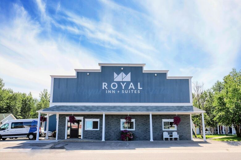 Hotel Royal Inn & Suites