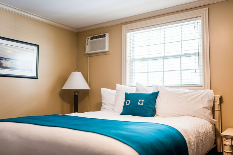 Hotel Royal Inn & Suites