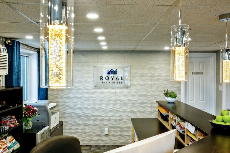 Hotel Royal Inn & Suites