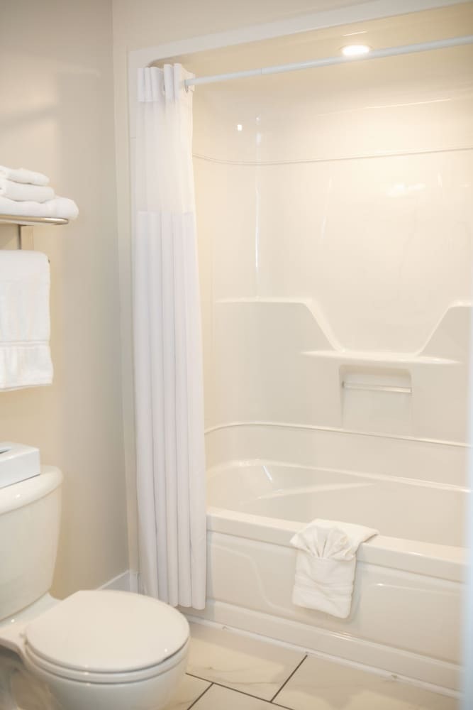 Hotel Royal Inn & Suites
