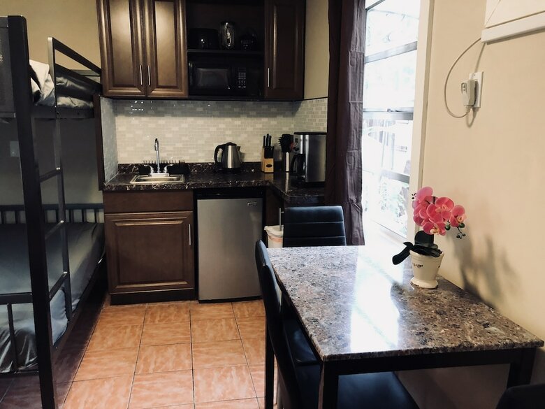 Hostal Sheridan Guesthouse