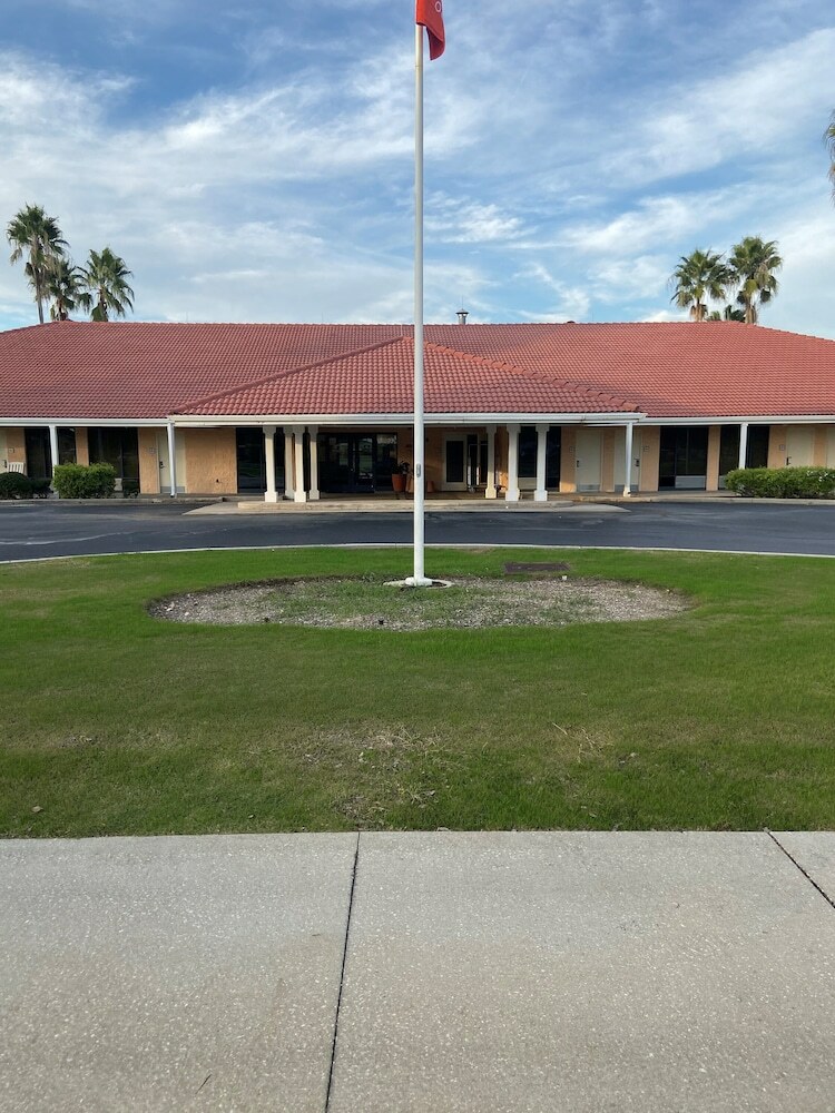 Posada Orange County National Lodge